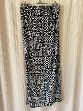 Derek Heart Black and White Geometric Maxi Skirt